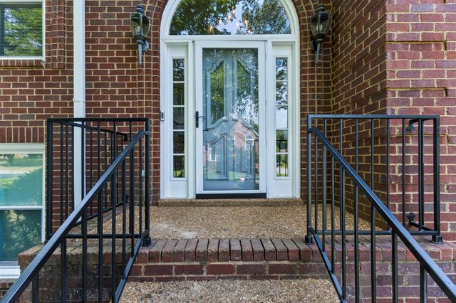 5301 Mast Pt, Hermitage, TN 37076