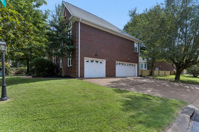 5301 Mast Pt, Hermitage, TN 37076