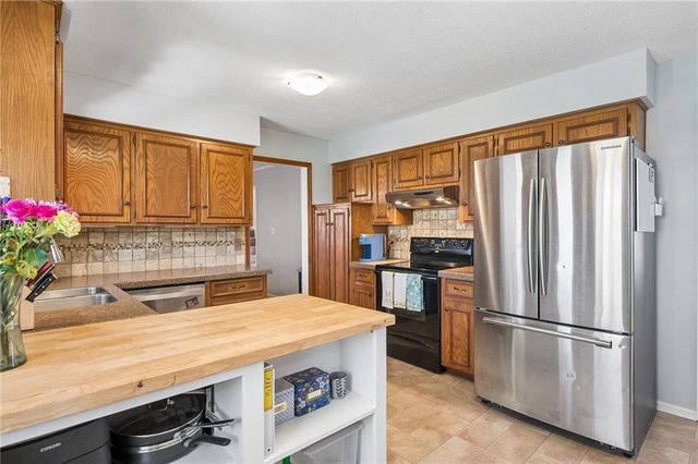 10104 W 98th Terrace, Overland Park, KS 66212