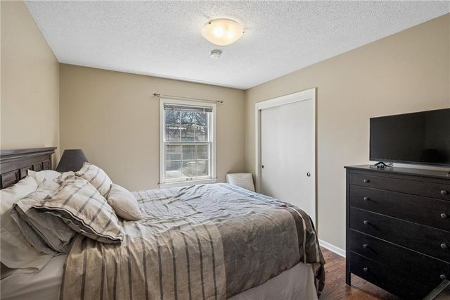 10104 W 98th Terrace, Overland Park, KS 66212