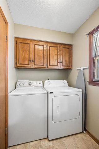 10104 W 98th Terrace, Overland Park, KS 66212