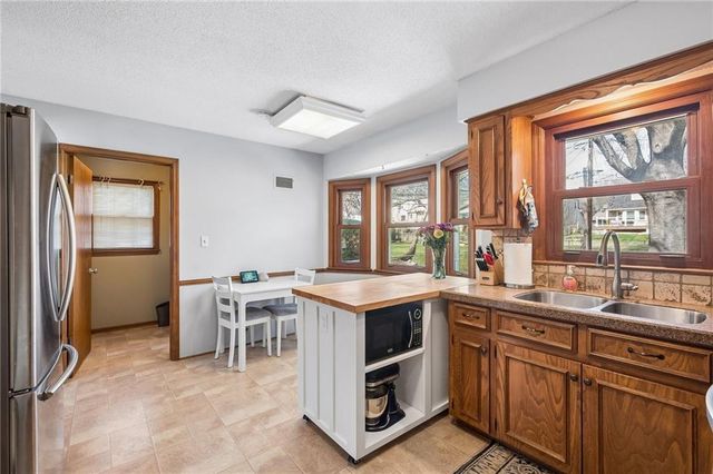 10104 W 98th Terrace, Overland Park, KS 66212