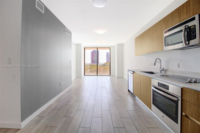 1600 SW 1st Avenue 713, Miami, FL 33129