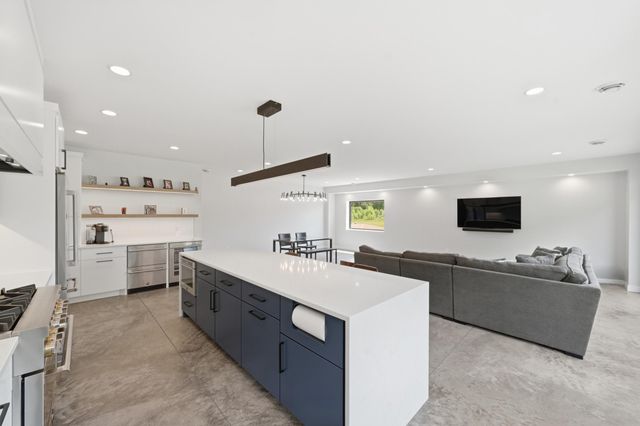 880 Wild Oak Trail, Independence, MN 55359