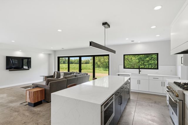 880 Wild Oak Trail, Independence, MN 55359