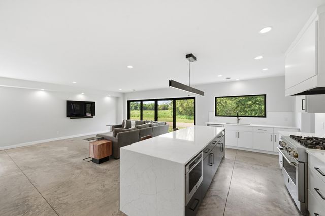880 Wild Oak Trail, Independence, MN 55359