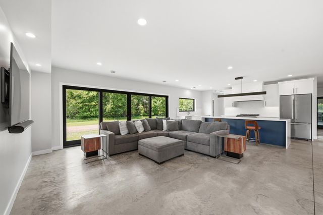 880 Wild Oak Trail, Independence, MN 55359