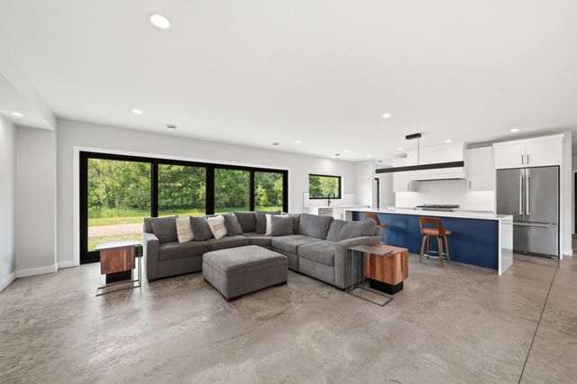 880 Wild Oak Trail, Independence, MN 55359
