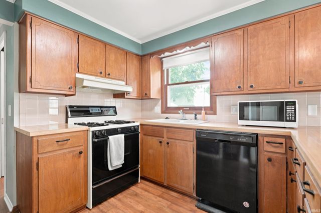 2422 Forest Valley Drive, Fort Wayne, IN 46815