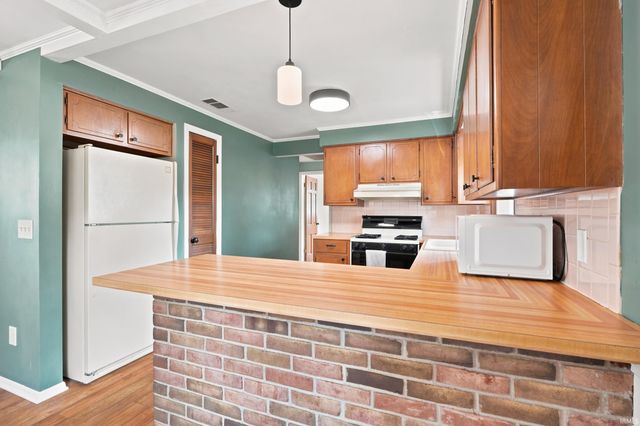 2422 Forest Valley Drive, Fort Wayne, IN 46815