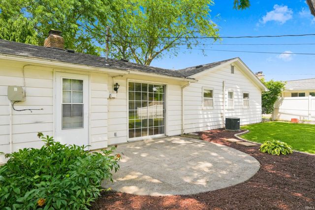 2422 Forest Valley Drive, Fort Wayne, IN 46815