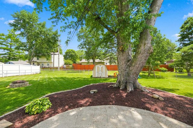 2422 Forest Valley Drive, Fort Wayne, IN 46815