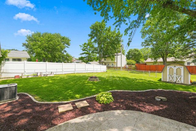 2422 Forest Valley Drive, Fort Wayne, IN 46815