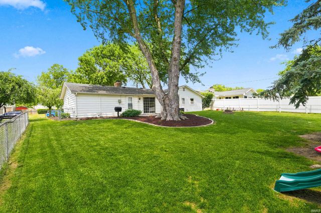 2422 Forest Valley Drive, Fort Wayne, IN 46815