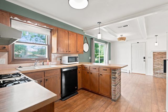 2422 Forest Valley Drive, Fort Wayne, IN 46815