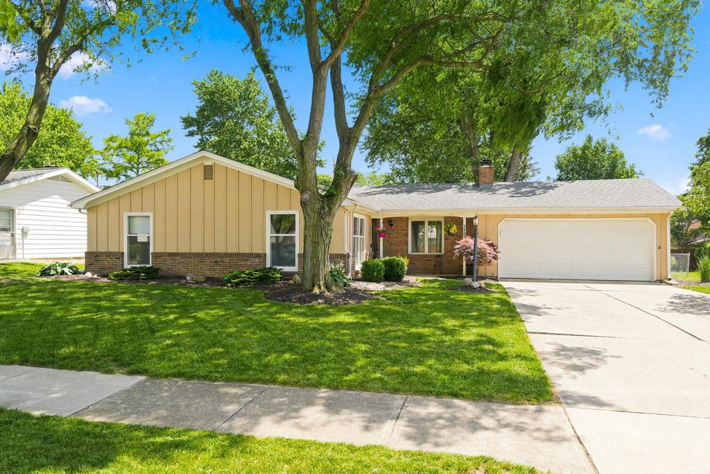2422 Forest Valley Drive, Fort Wayne, IN 46815