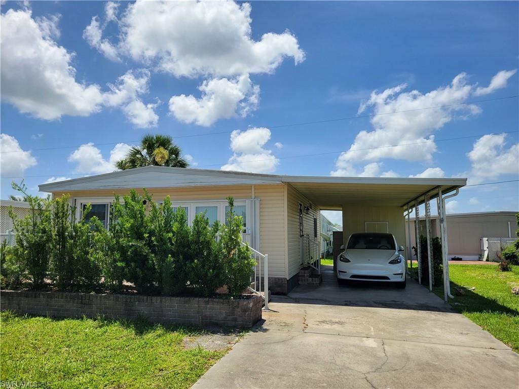 5502 Sir Walter WAY, North Fort Myers, FL 33917