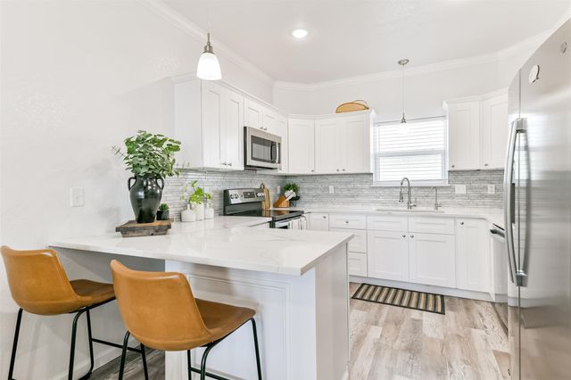 143 W Palm Street, Surfside Beach, TX 77541