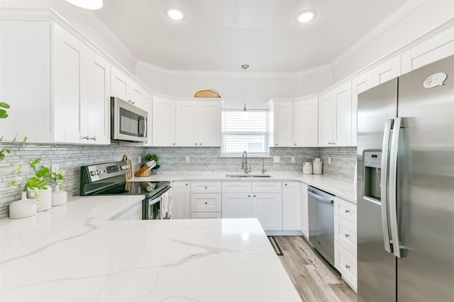 143 W Palm Street, Surfside Beach, TX 77541