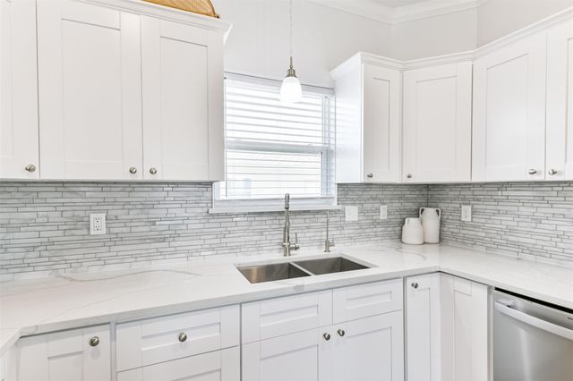 143 W Palm Street, Surfside Beach, TX 77541