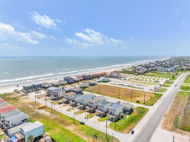143 W Palm Street, Surfside Beach, TX 77541