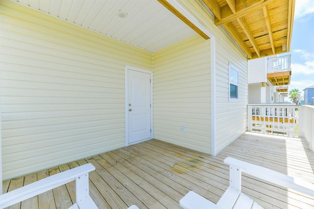 143 W Palm Street, Surfside Beach, TX 77541