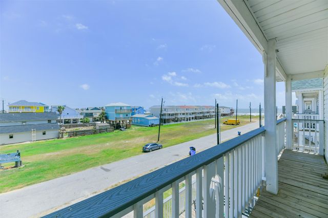 143 W Palm Street, Surfside Beach, TX 77541