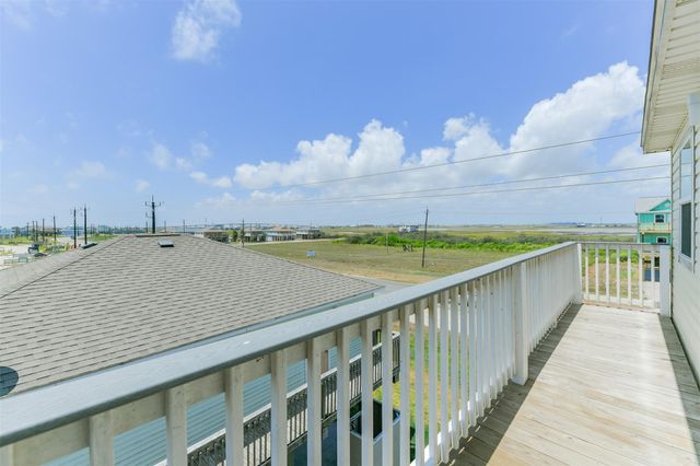143 W Palm Street, Surfside Beach, TX 77541