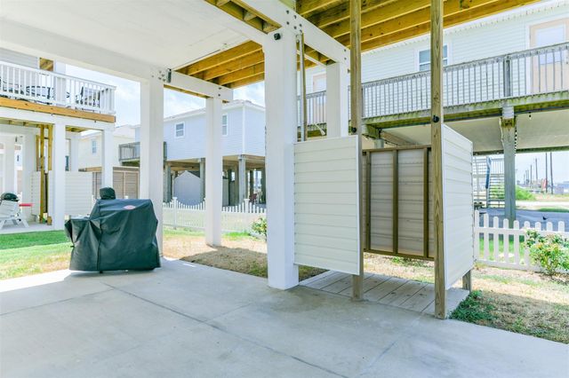 143 W Palm Street, Surfside Beach, TX 77541