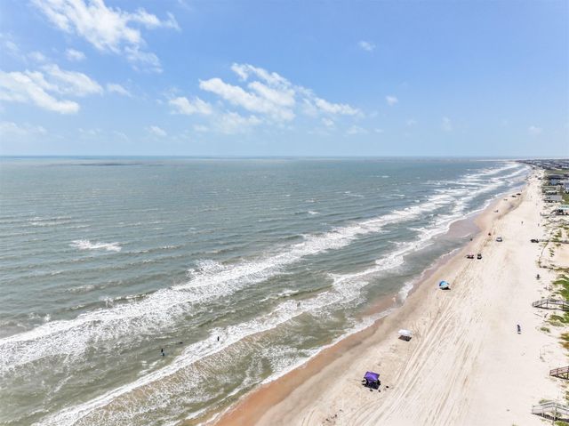 143 W Palm Street, Surfside Beach, TX 77541