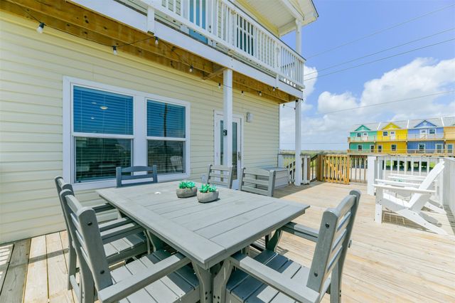 143 W Palm Street, Surfside Beach, TX 77541