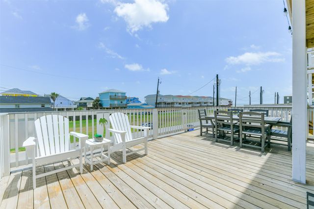 143 W Palm Street, Surfside Beach, TX 77541