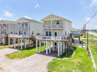 143 W Palm Street, Surfside Beach, TX 77541