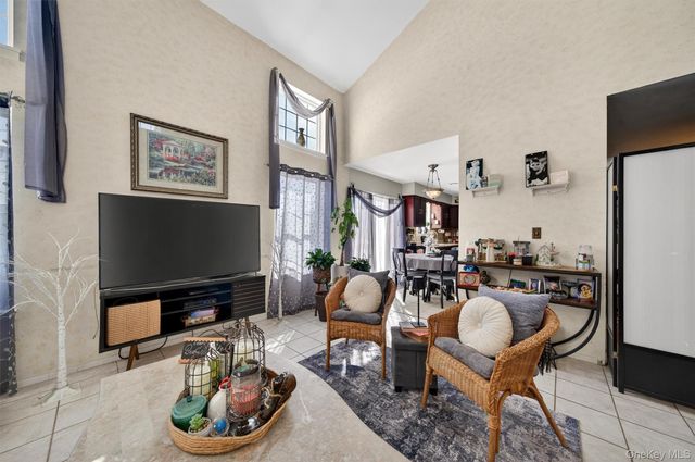 25 Woodfield Drive, Washingtonville, NY 10992