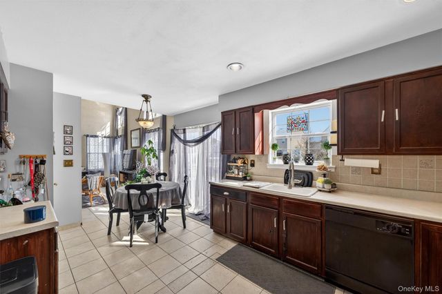 25 Woodfield Drive, Washingtonville, NY 10992