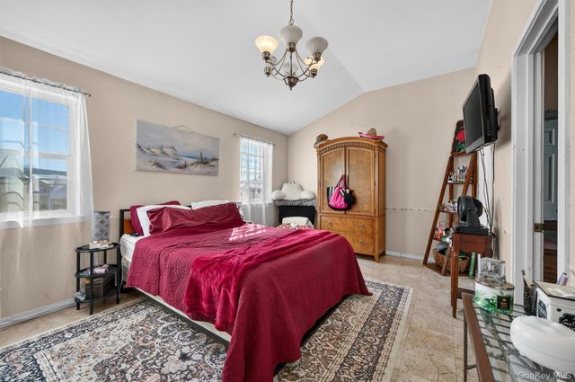 25 Woodfield Drive, Washingtonville, NY 10992