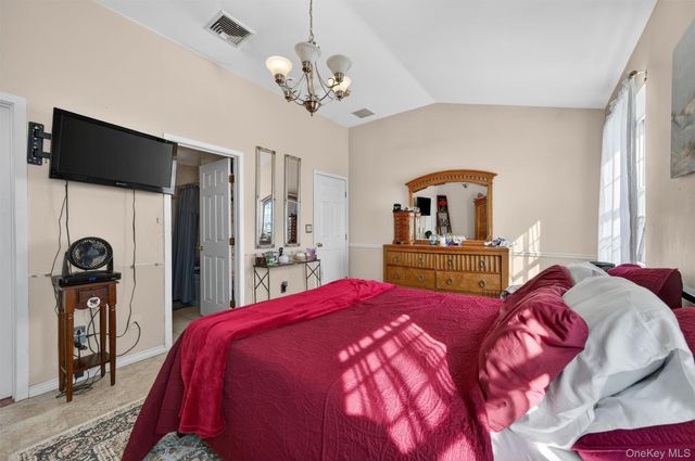 25 Woodfield Drive, Washingtonville, NY 10992