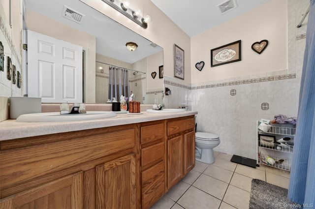 25 Woodfield Drive, Washingtonville, NY 10992