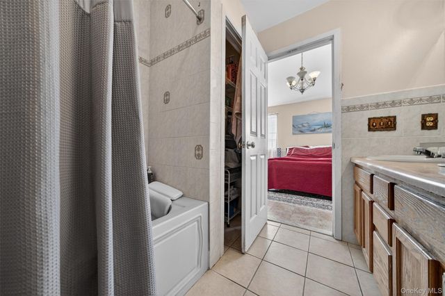 25 Woodfield Drive, Washingtonville, NY 10992