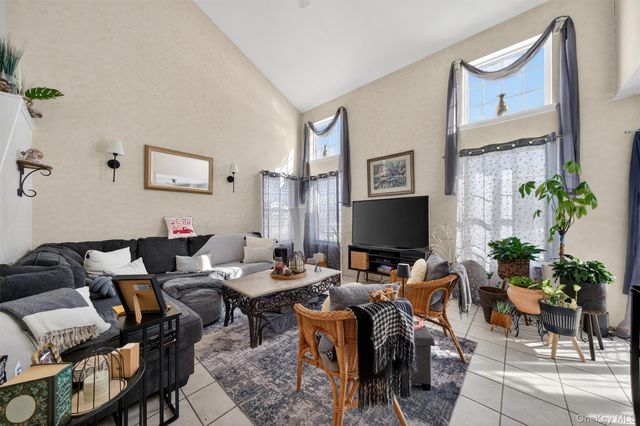 25 Woodfield Drive, Washingtonville, NY 10992