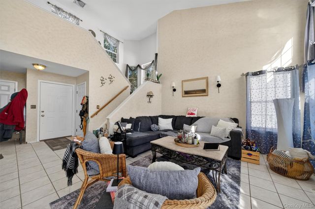 25 Woodfield Drive, Washingtonville, NY 10992