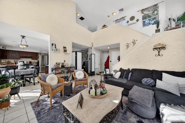 25 Woodfield Drive, Washingtonville, NY 10992