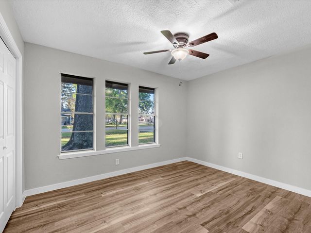 2126 Eagle Point Road, Crosby, TX 77532