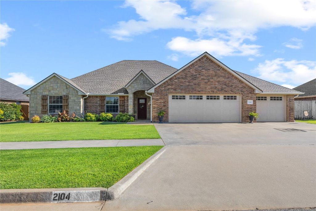 2104 Stratta Drive, Weatherford, OK 73096