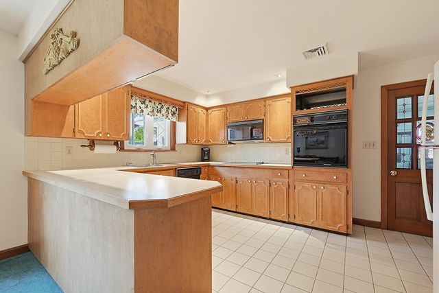 79 Highview Ave, Somerset, MA 02726