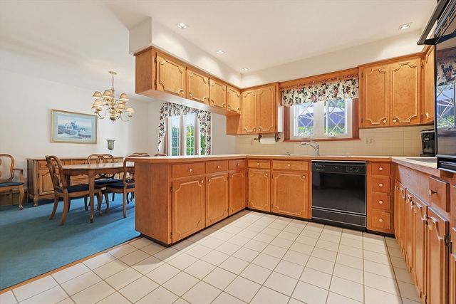 79 Highview Ave, Somerset, MA 02726
