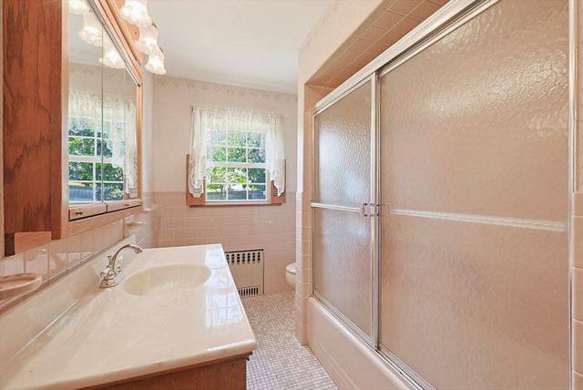 79 Highview Ave, Somerset, MA 02726