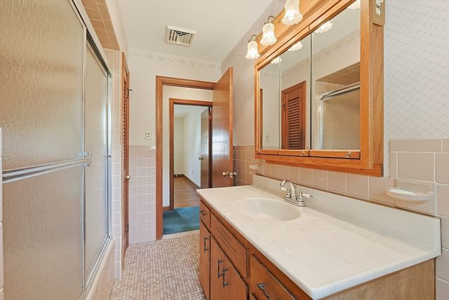 79 Highview Ave, Somerset, MA 02726