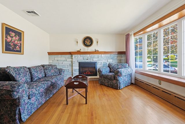 79 Highview Ave, Somerset, MA 02726