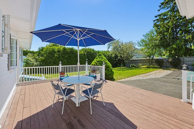 79 Highview Ave, Somerset, MA 02726